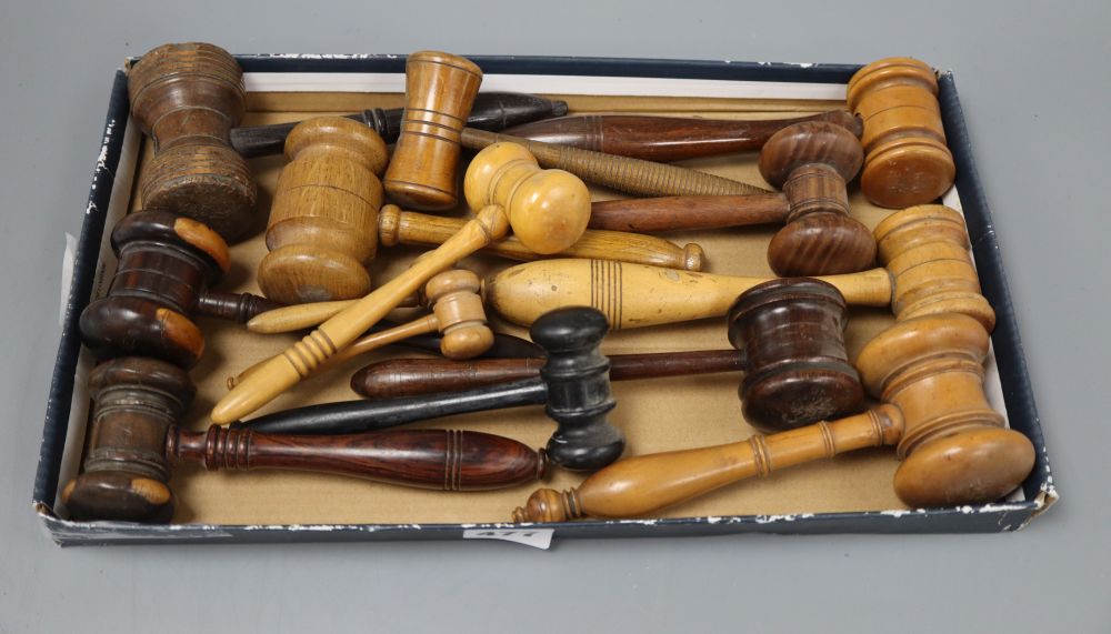 Fourteen treen gavels